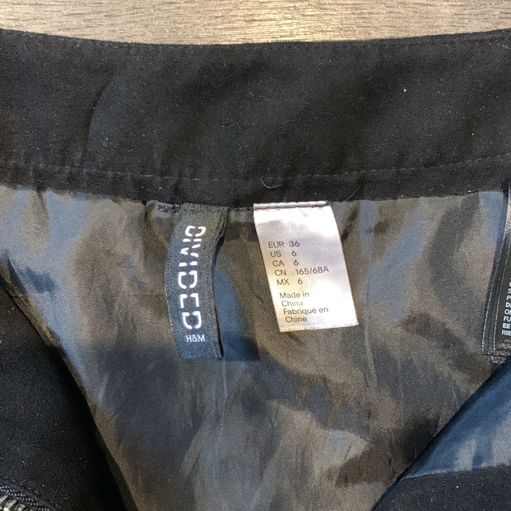 H&M A-line black zip up mini skirt | size xs - Picture 3 of 8